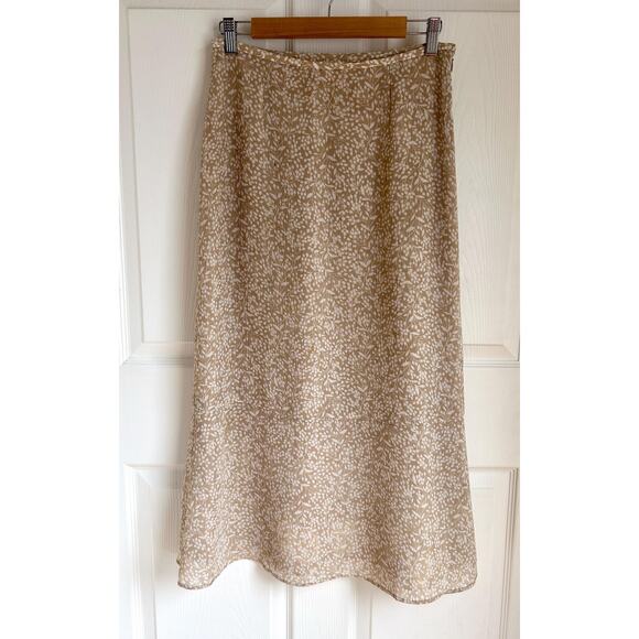 90's Tan and White Floral Maxi Skirt Size Small with Subtle Ruffle Hem - Picture 2 of 8